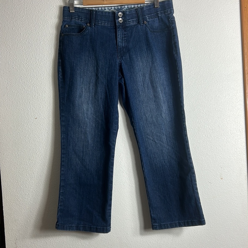 Bandolino stretch comfort waistband blue capris, 2 buttons,slight stretch size 6